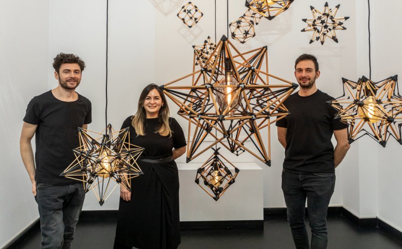 Casa Magazin: Obiecte de iluminat realizate cu tehnologie 3D si lemn reciclat