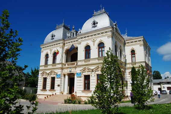 Casa cu grifoni din Campina, o capodoperă arhitecturală. Povestea facinantă a casei lui Gogu Ștefănescu