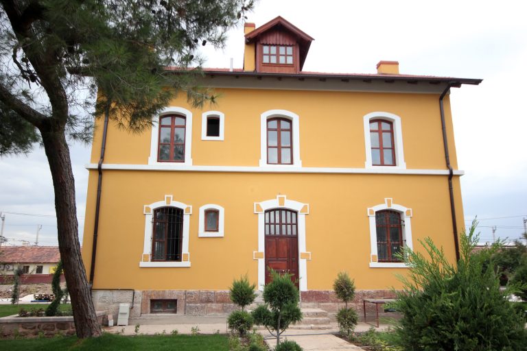 Fațada casei, de la valoare estetică, la rol funcțional. Care sunt principalele tipuri de fațade în 2025