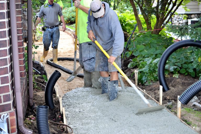 Cum pregătești corect curtea pentru betonare: pașii esențiali pe care nu trebuie să-i sari