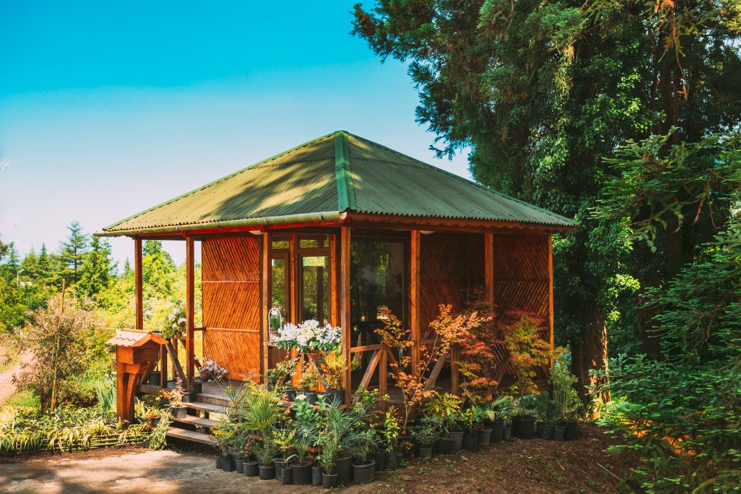 Ghid complet: Cum să îți construiești singur un foișor în grădină