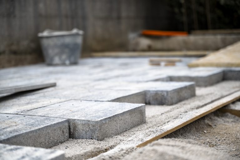 Cum alegi cele mai potrivite materiale pentru aleea din curte Ghid complet pentru o amenajare ca la carte