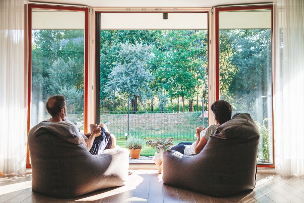 Termopan vs tâmplărie din lemn ce alegi pentru casa ta Termopan vs tâmplărie din lemn ce alegi pentru casa ta