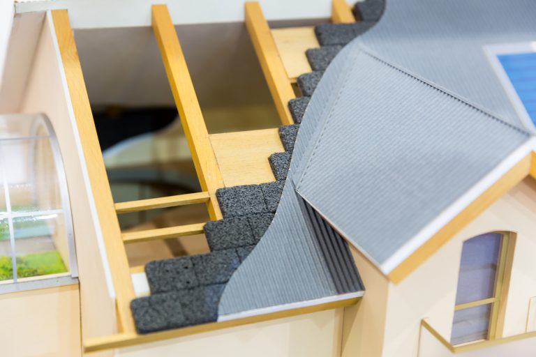 Tot ce trebuie să știi despre izolarea acoperișului: ghid complet pentru un cămin eficient și confortabil