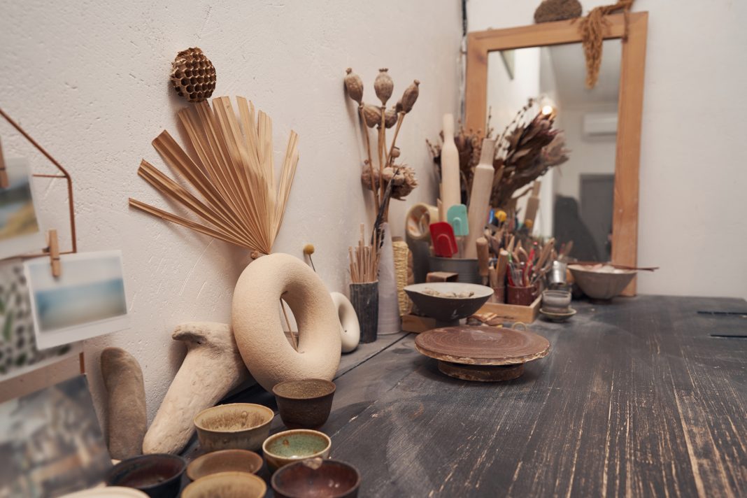 Locuința ideală pentru tineri. Influențe wabi-sabi într-un design modern si reconfortant