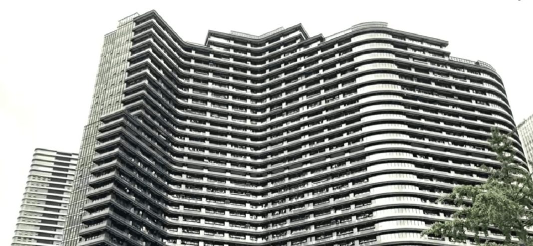 Orășelul vertical din China 30 000 de oameni într-un bloc uriaș Orășelul vertical din China 30 000 de oameni într-un bloc uriaș