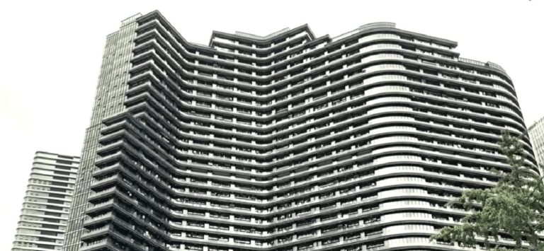 Orășelul vertical din China: 30 000 de oameni într-un bloc uriaș Orășelul vertical din China 30 000 de oameni într-un bloc uriaș