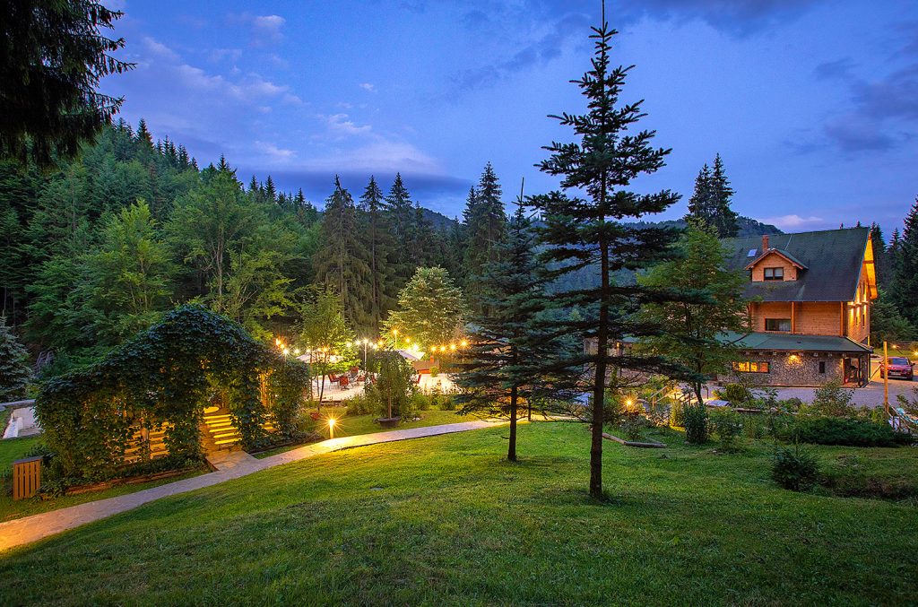 Cabana lui Ceaușescu scoasă la vânzare