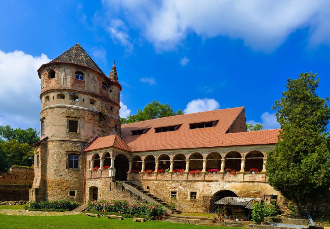 Castelul Bethlen istoria unui monument unic din Transilvania