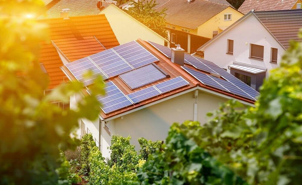 Noi reguli pentru prosumatori. Schimbare majoră în piața energiei din România