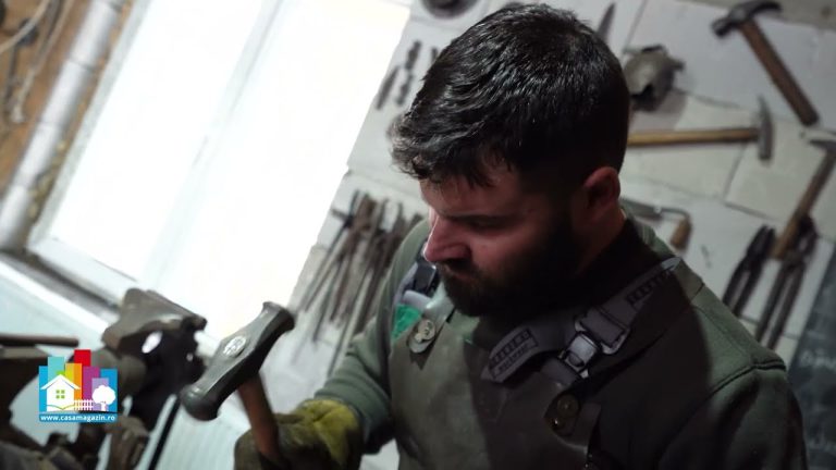 Cum supraviețuiește fierăria tradițională în Bucovina. Povestea unui atelier care duce mai departe tradiția unui meșteșug străvechi/VIDEO