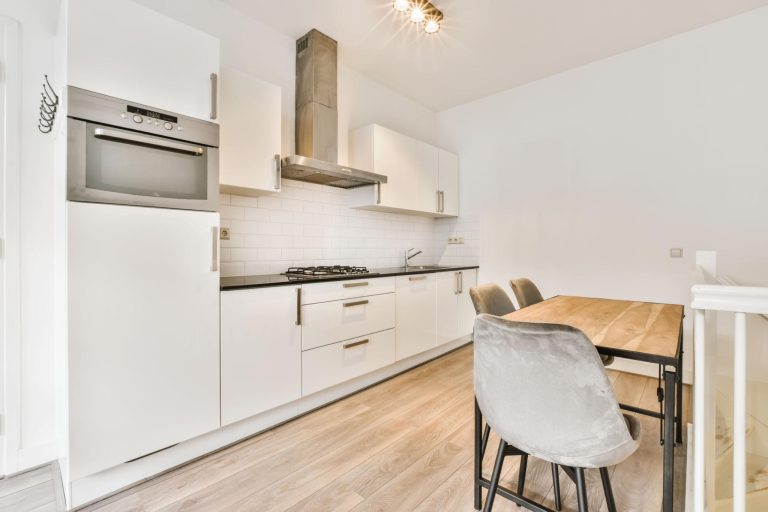 Cum amenajezi o bucătărie modernă într-un spațiu mic Cum amenajezi o bucătărie modernă într-un spațiu mic