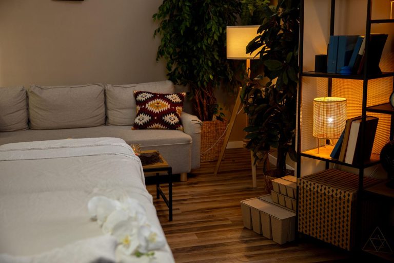 Designul care vindecă: ce spun studiile despre spațiile care reduc stresul