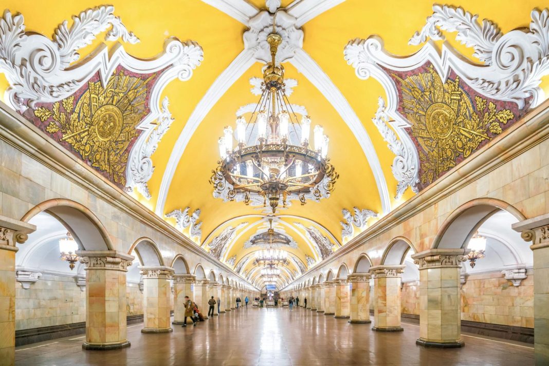 Orașul cu stații de metrou spectaculoase. De la transport urban, la obiective turistice