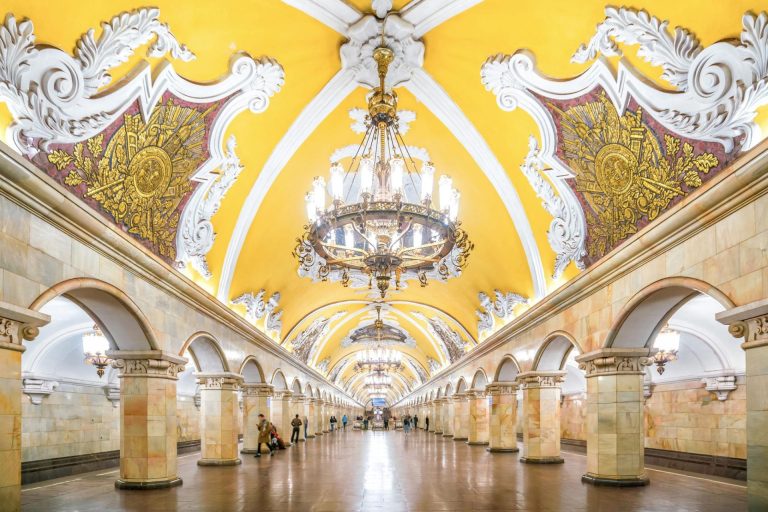 Orașul cu stații de metrou spectaculoase. De la transport urban, la obiective turistice Orașul cu stații de metrou spectaculoase. De la transport urban, la obiective turistice