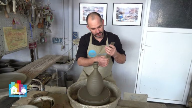 Tradiția ceramicii negre de Marginea, dusă mai departe într-un atelier bucovinean/VIDEO Tradiția ceramicii negre de Marginea, dusă mai departe într-un atelier bucovinean/VIDEO