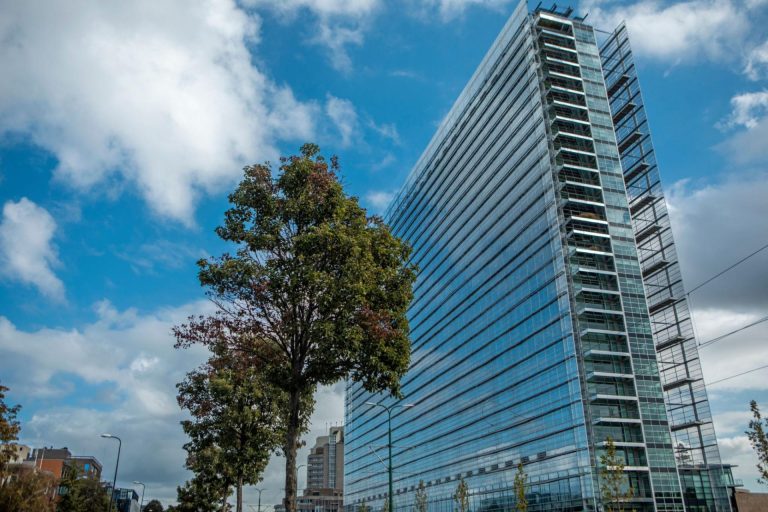 Ferestrele care produc energie electrică, între experiment SF și soluție viabilă Ferestrele care produc energie electrică, între experiment SF și soluție viabilă