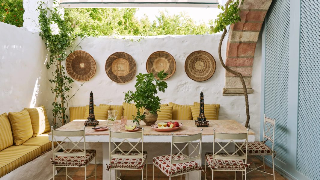 Casa din Patmos renăscută prin design. Povestea proiectului Campbell-Rey_sursa houseandgarden.co.uk
