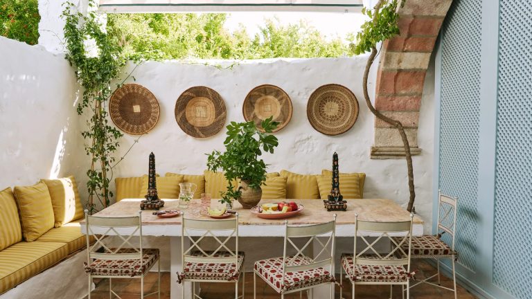 Casa din Patmos renăscută prin design. Povestea proiectului Campbell-Rey