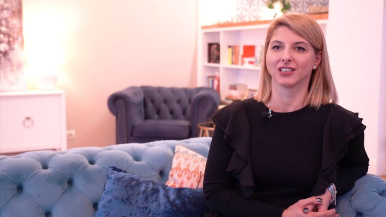 Amenajarea unei case în stil modern. Elemente clasice, lemn masiv, catifea și finisaje elegante/VIDEO Amenajarea unei case în stil modern. Elemente clasice, lemn masiv, catifea și finisaje elegante/VIDEO