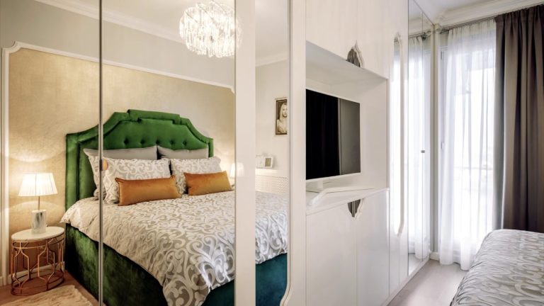 Stilul Glamour adaptat spațiilor mici. Cum se amenajaza un apartament de 55 metri pătrați/VIDEO Stilul Glamour adaptat spațiilor mici. Cum se amenajaza un apartament de 55 metri pătrați/VIDEO