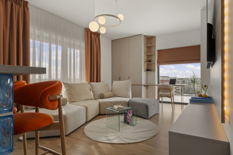 Cinnamon Blue, un apartament de 67 mp inspirat de lumina apusului Cinnamon Blue, un apartament de 67 mp inspirat de lumina apusului