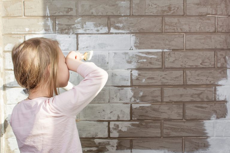 Vopsirea ceramicii și a gresiei; ce produse rezistă în timp