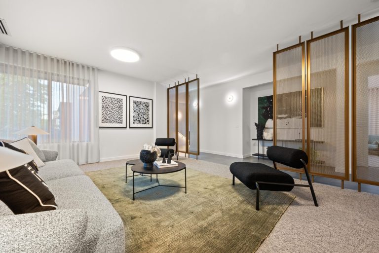 Finisajele cu aspect metalic patinat între decor retro și modernism. De ce sunt din nou actuale în designul interior