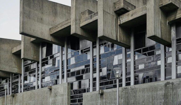 Arhitectura brutalistă; cum a ajuns betonul aparent un element de design