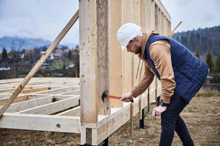 Casele din CLT; de ce lemnul stratificat începe să fie folosit tot mai mult în construcții